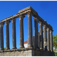 Město Evora a Římský chrám z 1. století