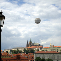 vzduchoplavec nad Prahou