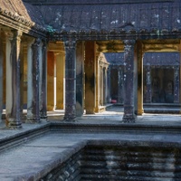 V útrobách Angkor Watu