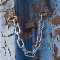 řetěz v modrém