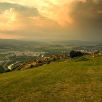 večer nad mestom