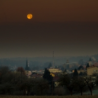 Západ Měsíce v Ledči nad Sázavou