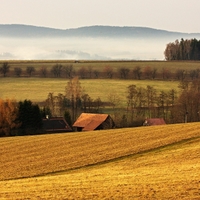 ...podkrkonoší a traktůrek....