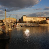 Podvečerní světlo u Vltavy