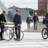 Chodci a cyklisté.