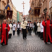 Svatojánské procesí na Karlův most ...