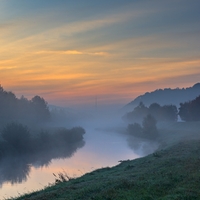 U koryta řeky