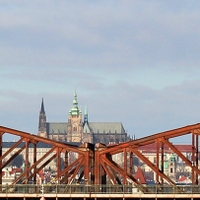 Pražský hrad na mostě.