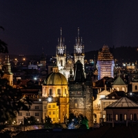 Věžičky v noční Praze