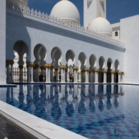 ...mešita šejka Zayeda...