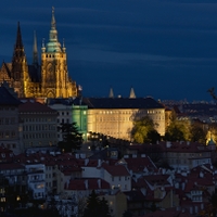 ...noční Praha...
