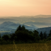 ...než se vyhouplo nad Krkonoše....