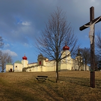 Kříž u kláštera 