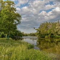 Přes rybník