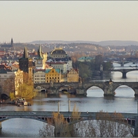 Pražské mosty v podvečer