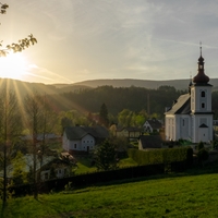 Podvečer u kostela