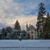 Svítá nad bývalou farou