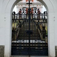 Brána ke kostelu