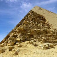 Lomená pyramida