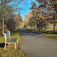 Opuštěná lavicka