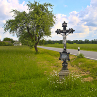 Kříž u cesty