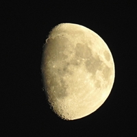 měsíc