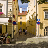 Na Kampě, Hroznová ulice