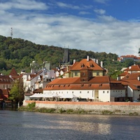 ...přes Vltavu...